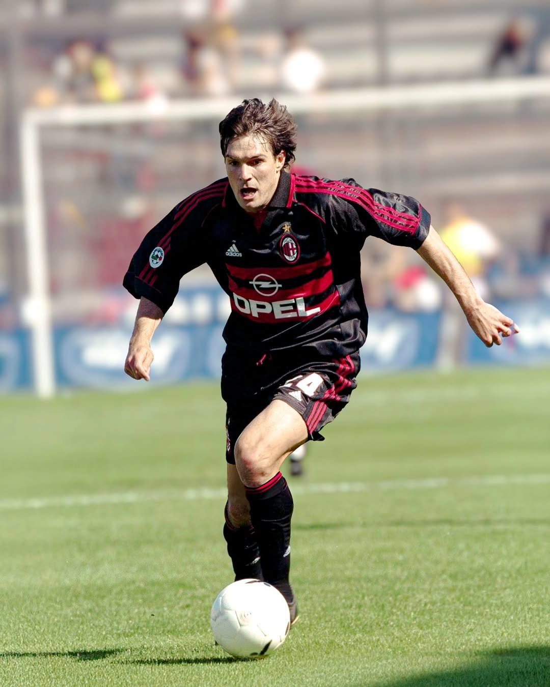 开云体育下载-意甲卫冕冠军获得关键胜利，继续追赶前列