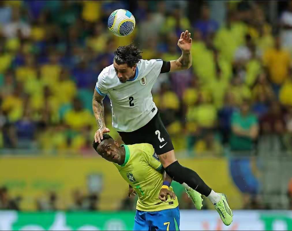 关于巴黎客场战平里恩，保持领跑位置的信息