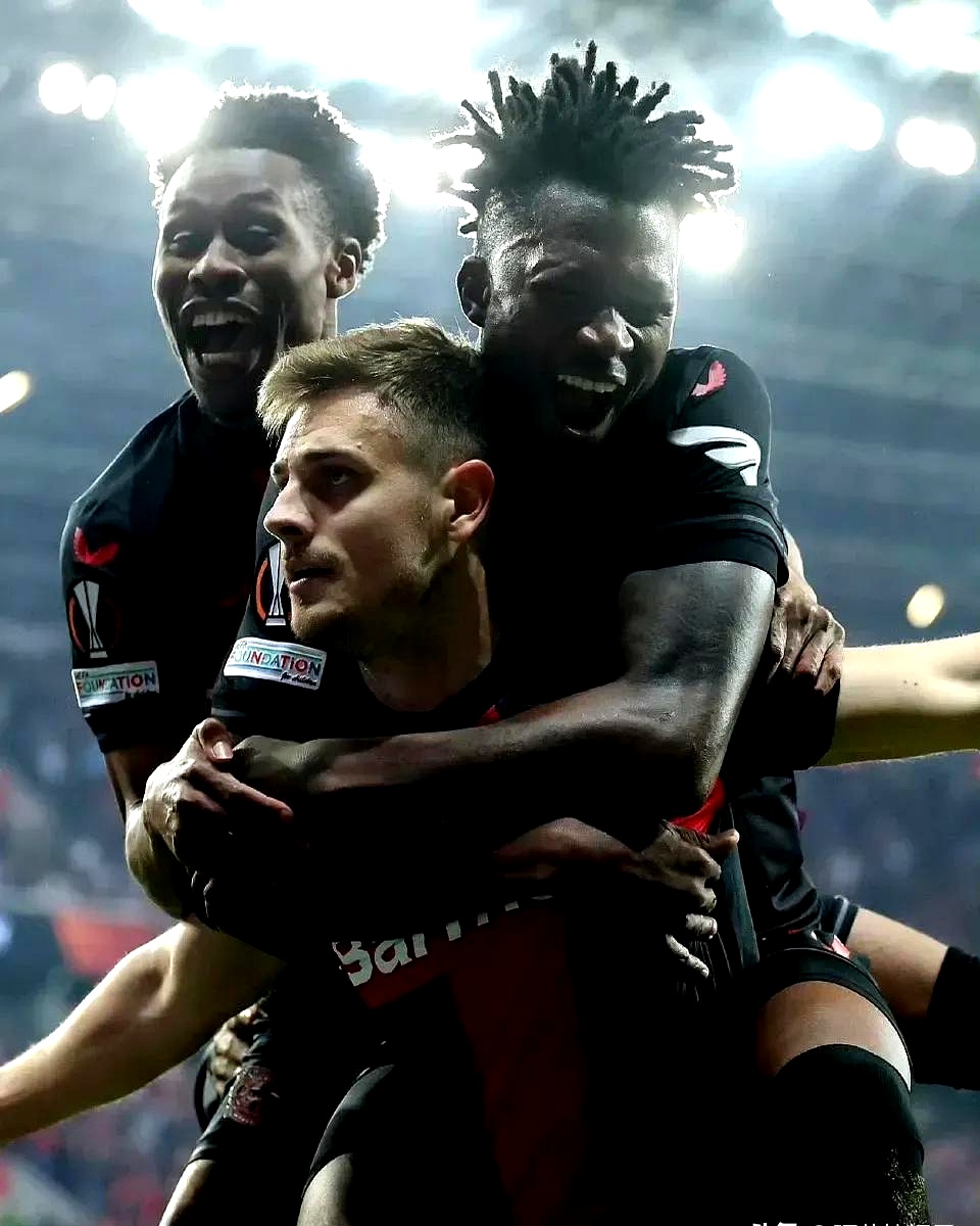 法兰克福球员集体庆生,增强团结战斗力的简单介绍 法兰克福球员集体庆生,增强团结战斗力的简单介绍