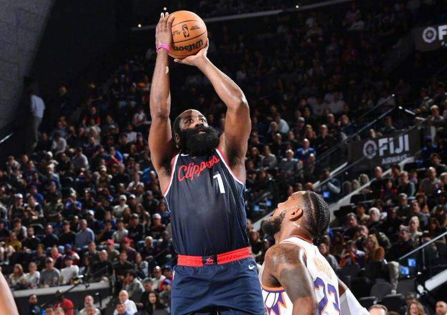 火箭主场击败太阳，哈登全场分