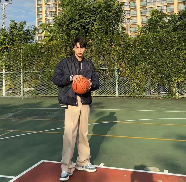 篮球明星在社交平台上分享了训练日常