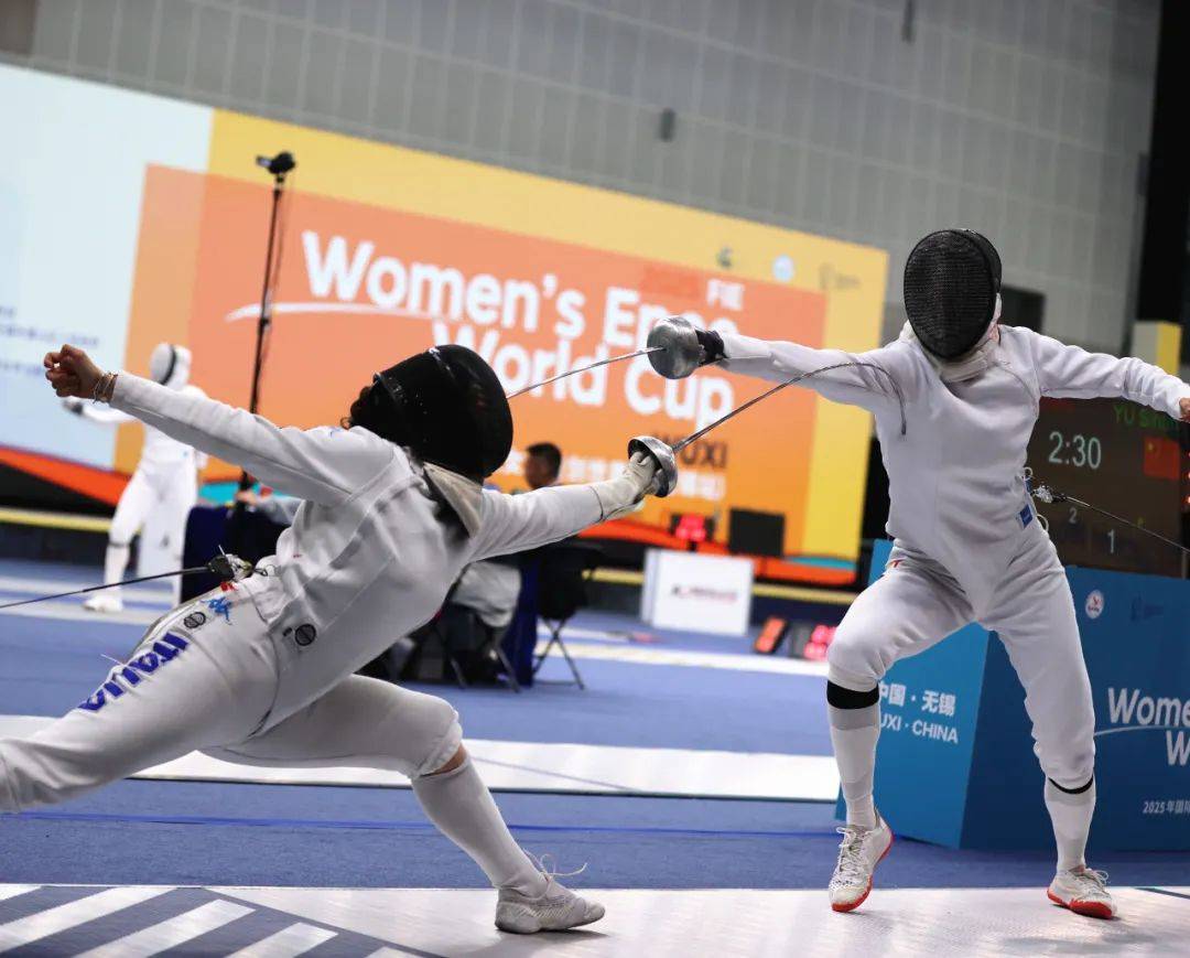 包含突然暴发!选手奋力击退对手获得击剑金牌的词条 包含突然暴发!选手奋力击退对手获得击剑金牌的词条