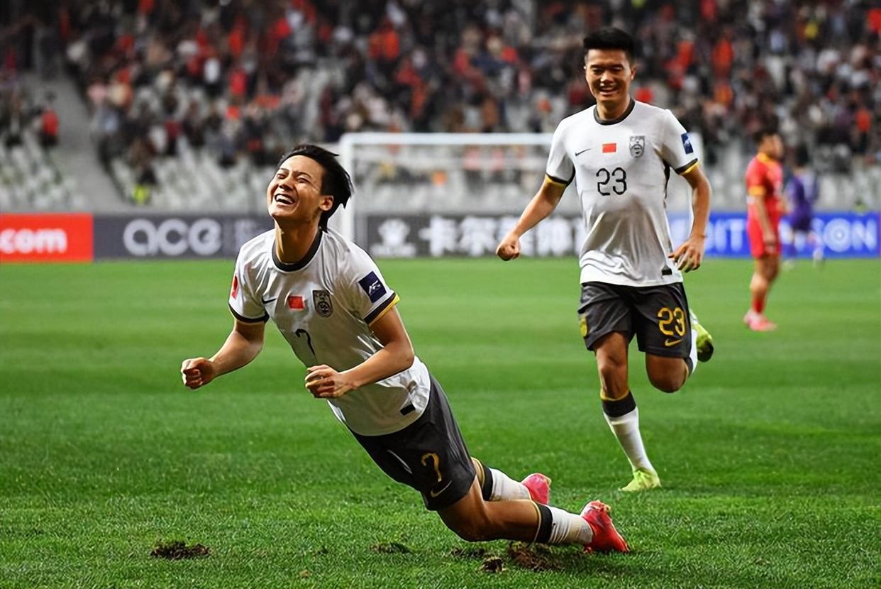 包含年轻球员表现抢眼，成为球队新希望的词条