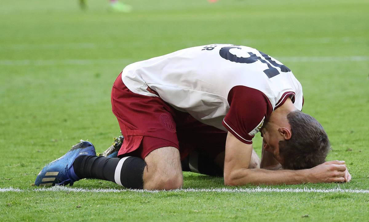 包含法兰克福客场大败，堪忧降级压力的词条