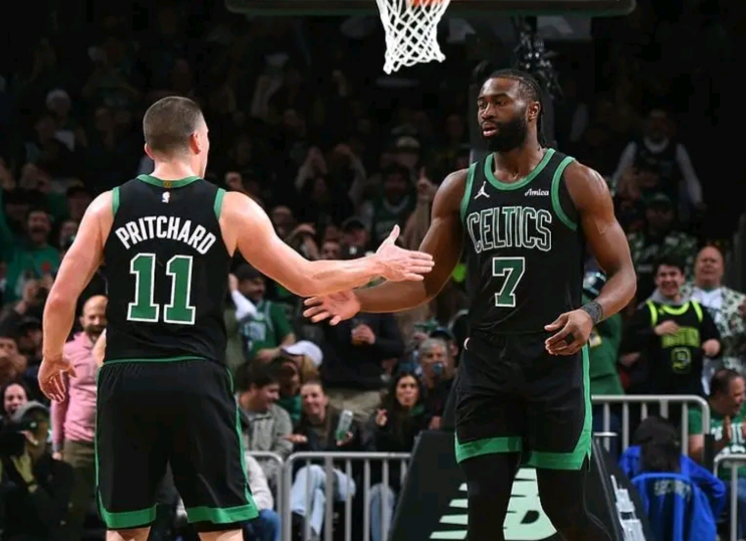 步行者队战胜凯尔特人，稳坐东部第四坐升降台的简单介绍