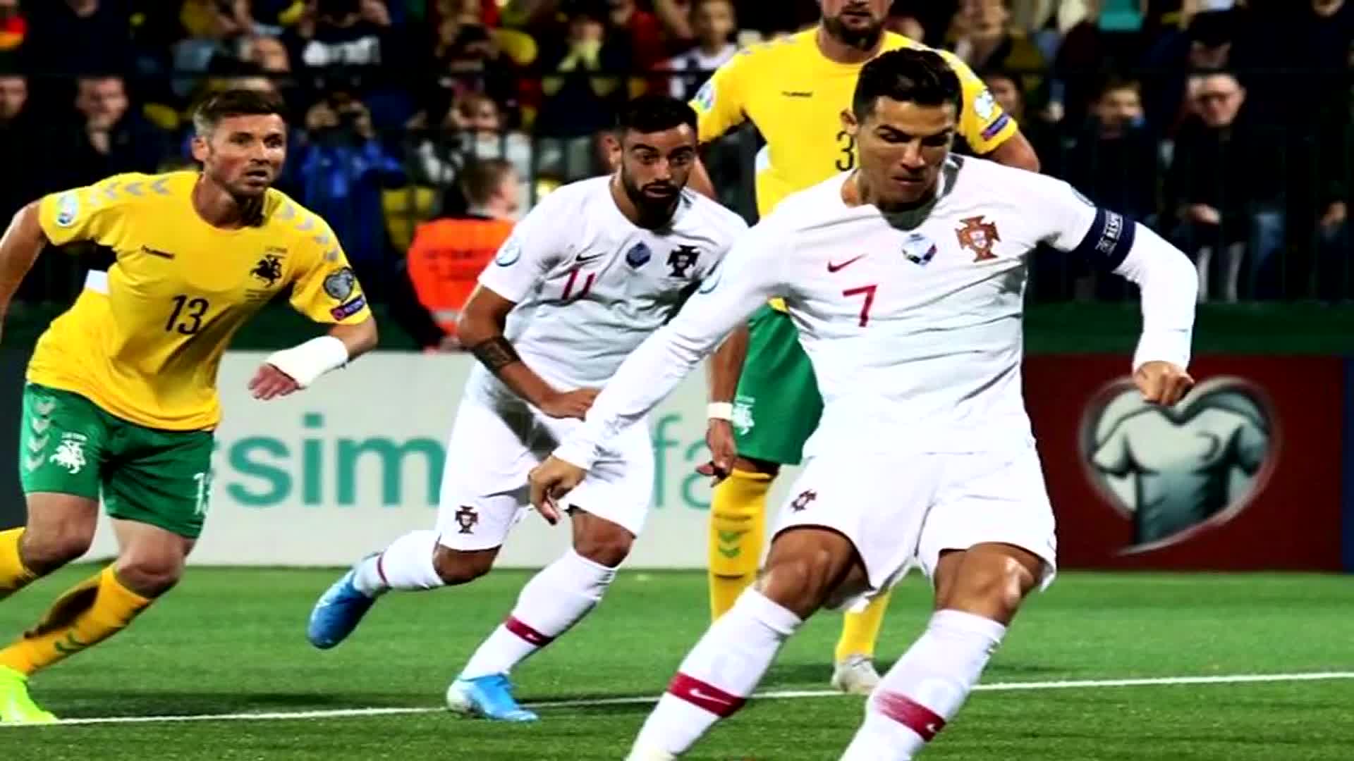 包含瑞士主场逆袭立陶宛，欧预赛小组混战的词条