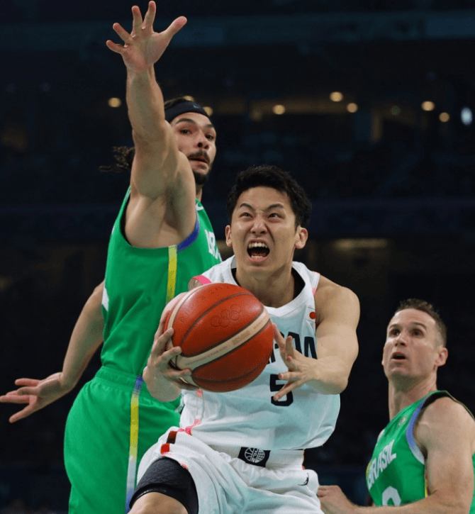 日本球员在巴西联赛踢出全新表现