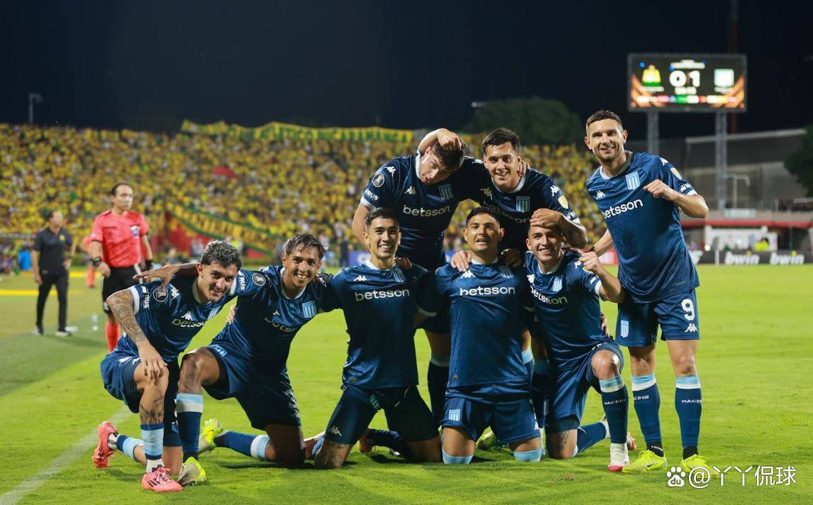 主场球队在比赛中赢得胜利守住领先位置 主场球队在比赛中赢得胜利守住领先位置