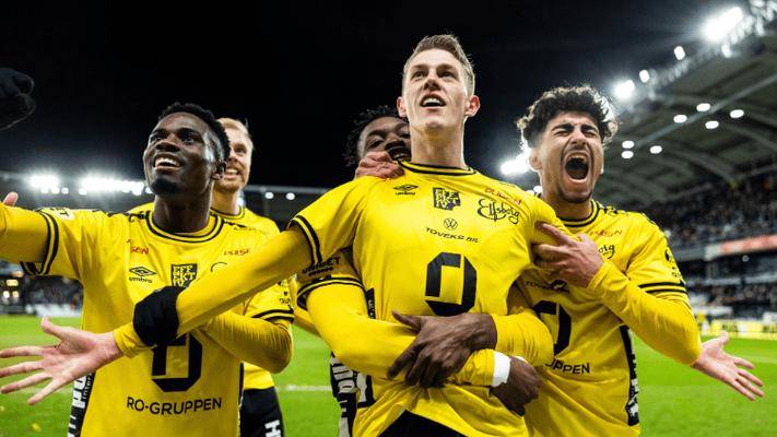 凯泽斯劳滕在主场迎战沙尔克04