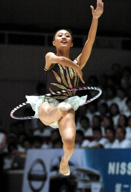 开云体育登录-艺术体操选手飘逸表现获赞！