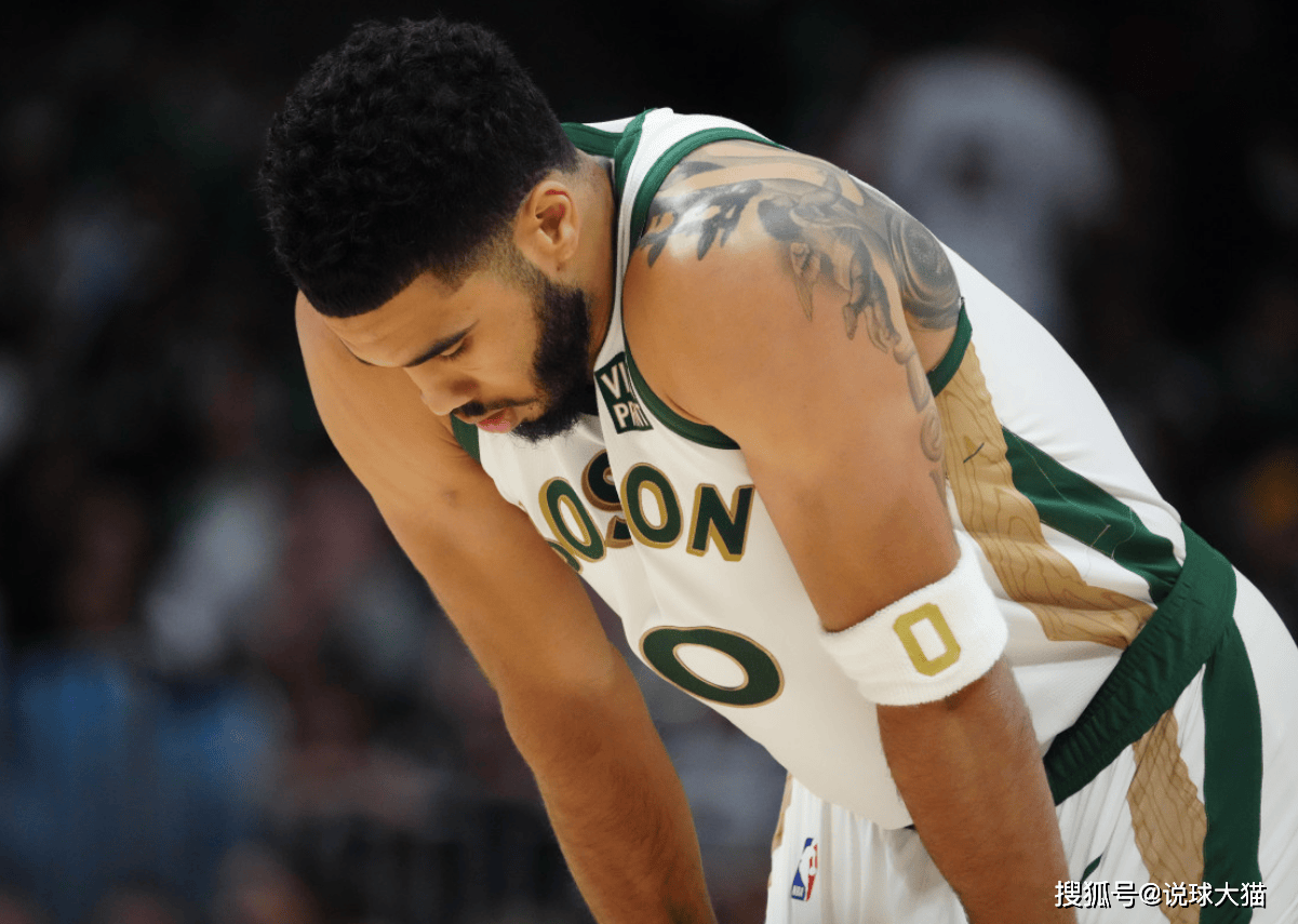 关于凯尔特人大胜火箭，霍勒迪全场砍下30分的信息