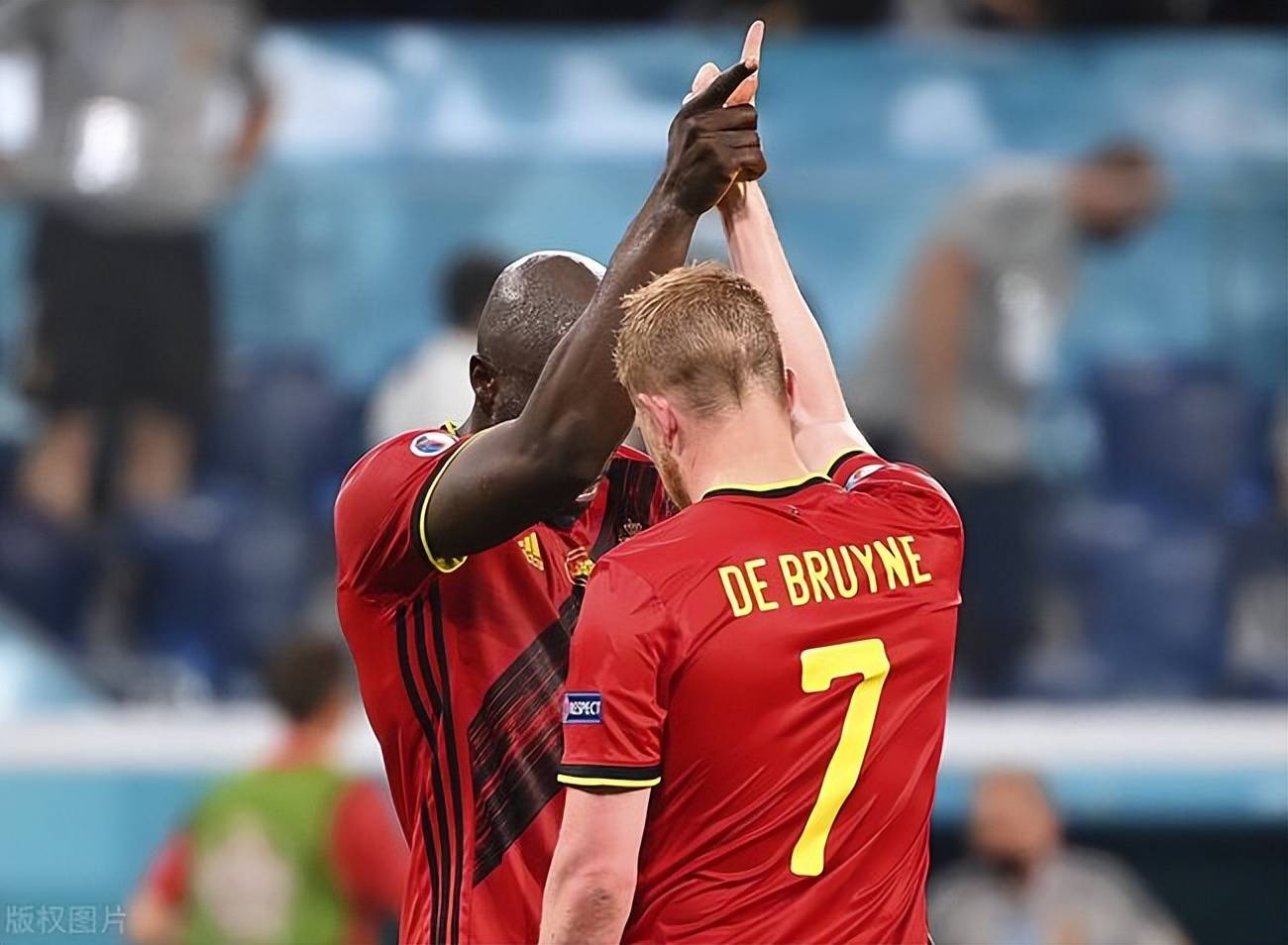 意大利险胜比利时，跻身4强