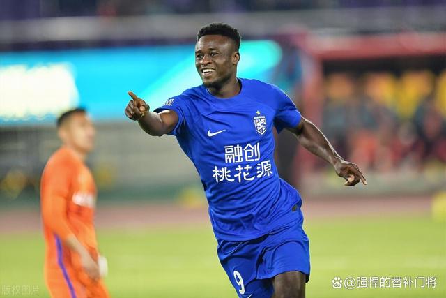 赛场上强强对话,全力以赴争夺胜利 赛场上强强对话,全力以赴争夺胜利