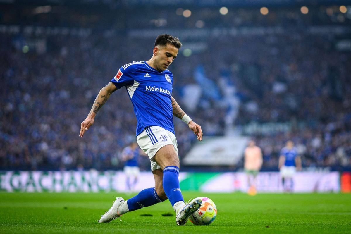 开云官方app入口-包含柏林赫塔队长因伤缺席关键比赛，对球队影响巨大的词条