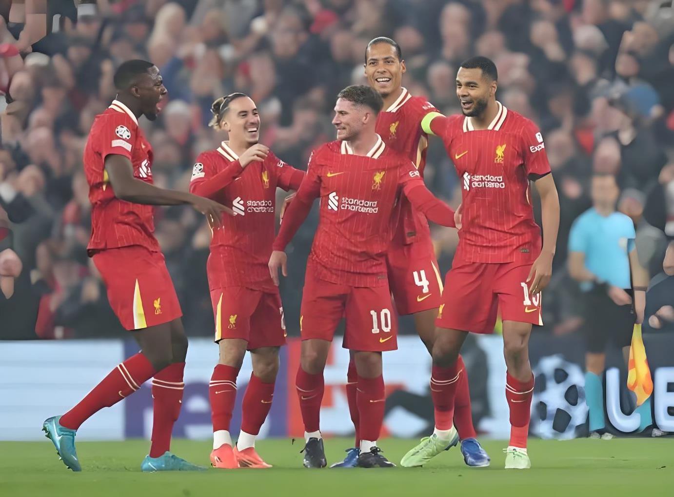 包含利物浦精英队员组合完美，助球队跻身前列的词条