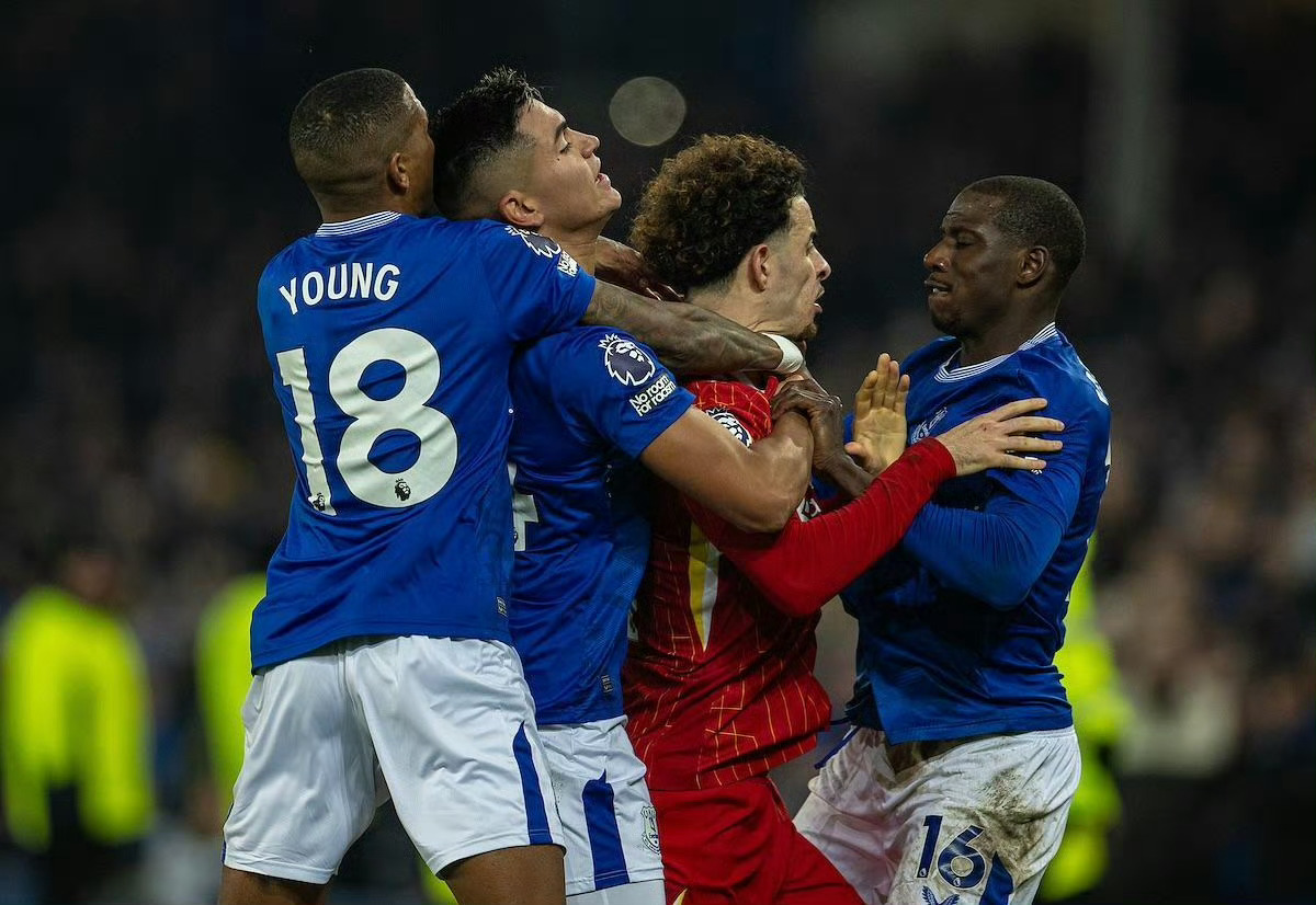 埃弗顿客场击败伯恩茅斯，士气高涨