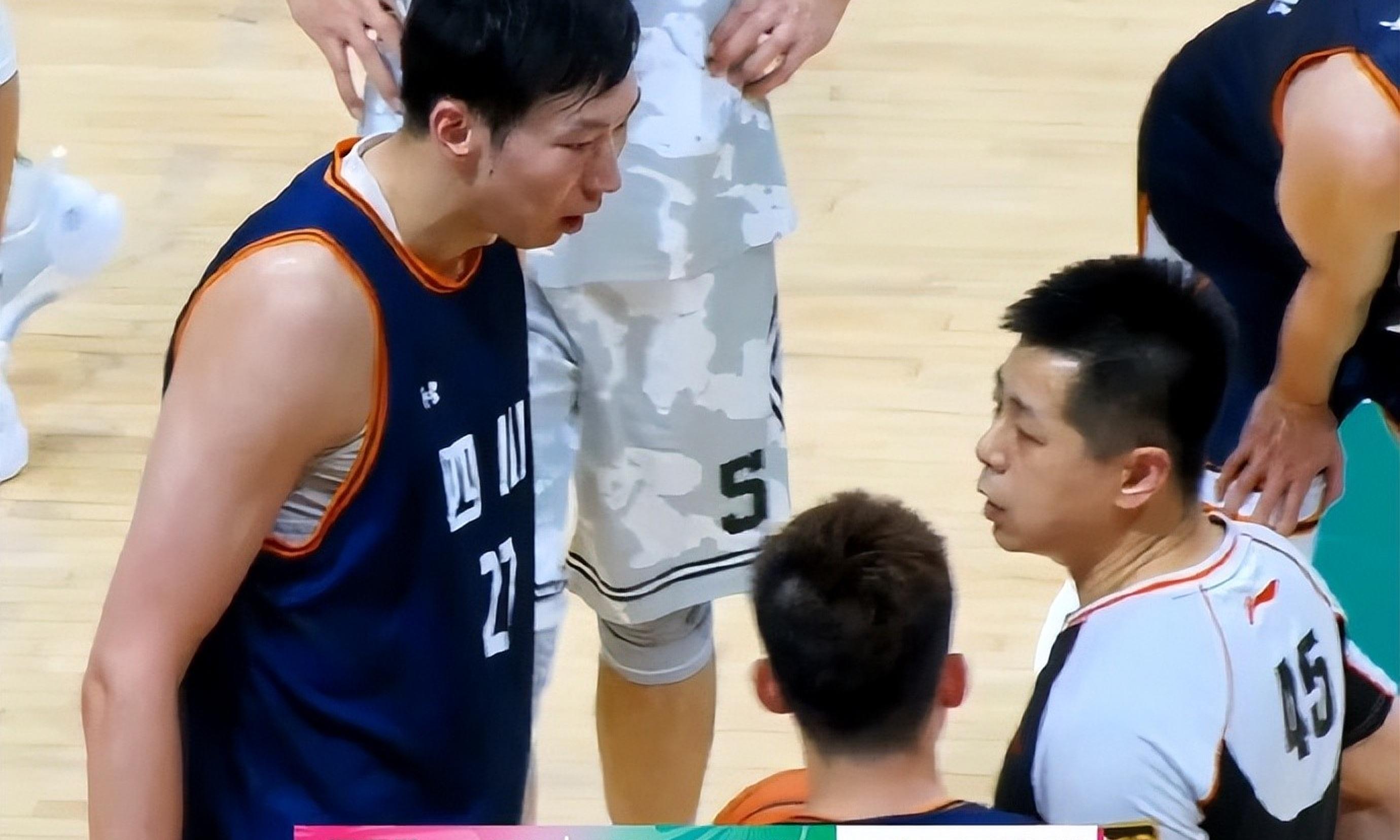 辽宁队大胜辽篮,保持不败纪录 辽宁队大胜辽篮,保持不败纪录