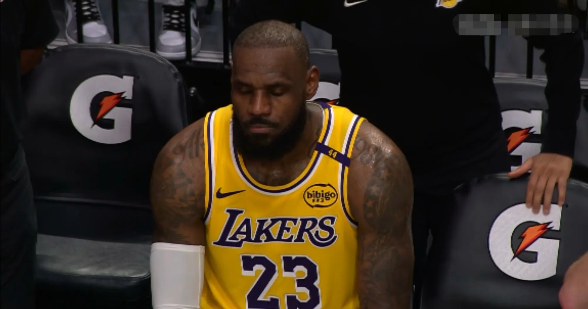 湖人艰难胜开拓者，系列赛依然悬而未决的简单介绍