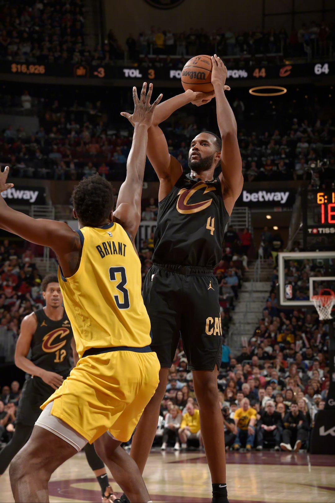 米切尔砍下40分,爵士险胜步行者 米切尔砍下40分,爵士险胜步行者