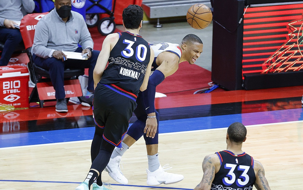 开云体育登录-火鸡惜败奇才，季后赛形势严峻