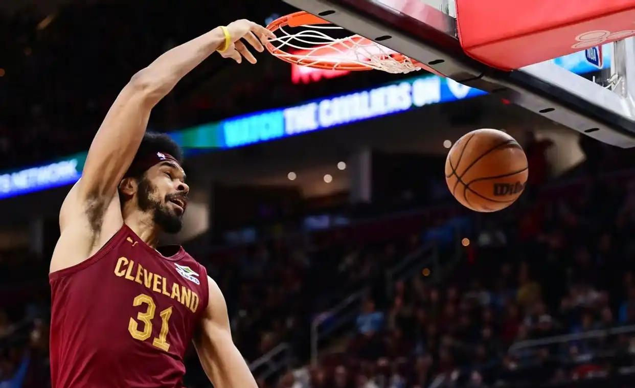 热火主场大胜黄蜂，唐斯独砍40+15爆发