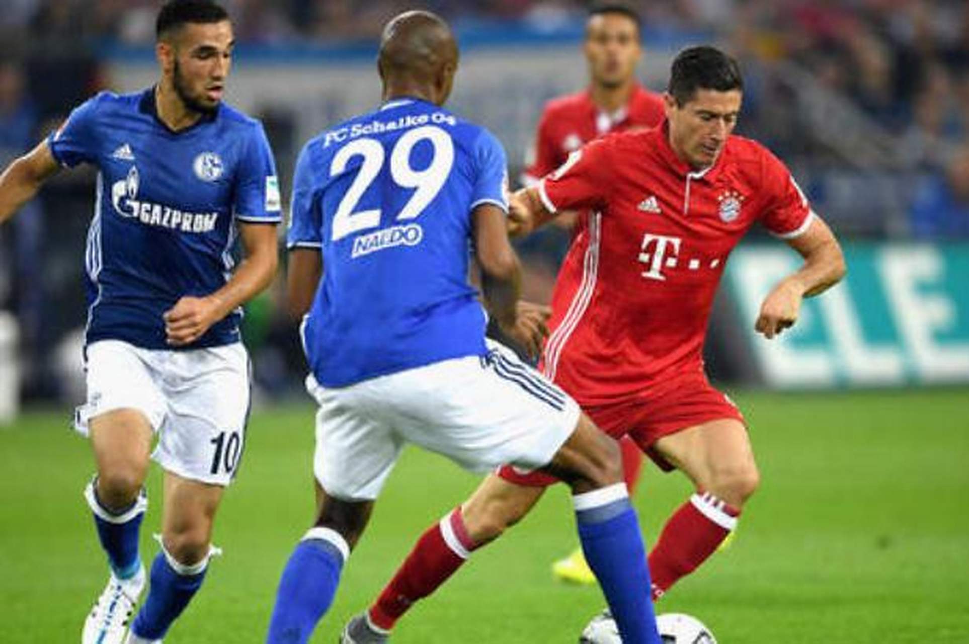 拜仁慕尼黑主场5-2击败沙尔克04，豪取德甲开门红