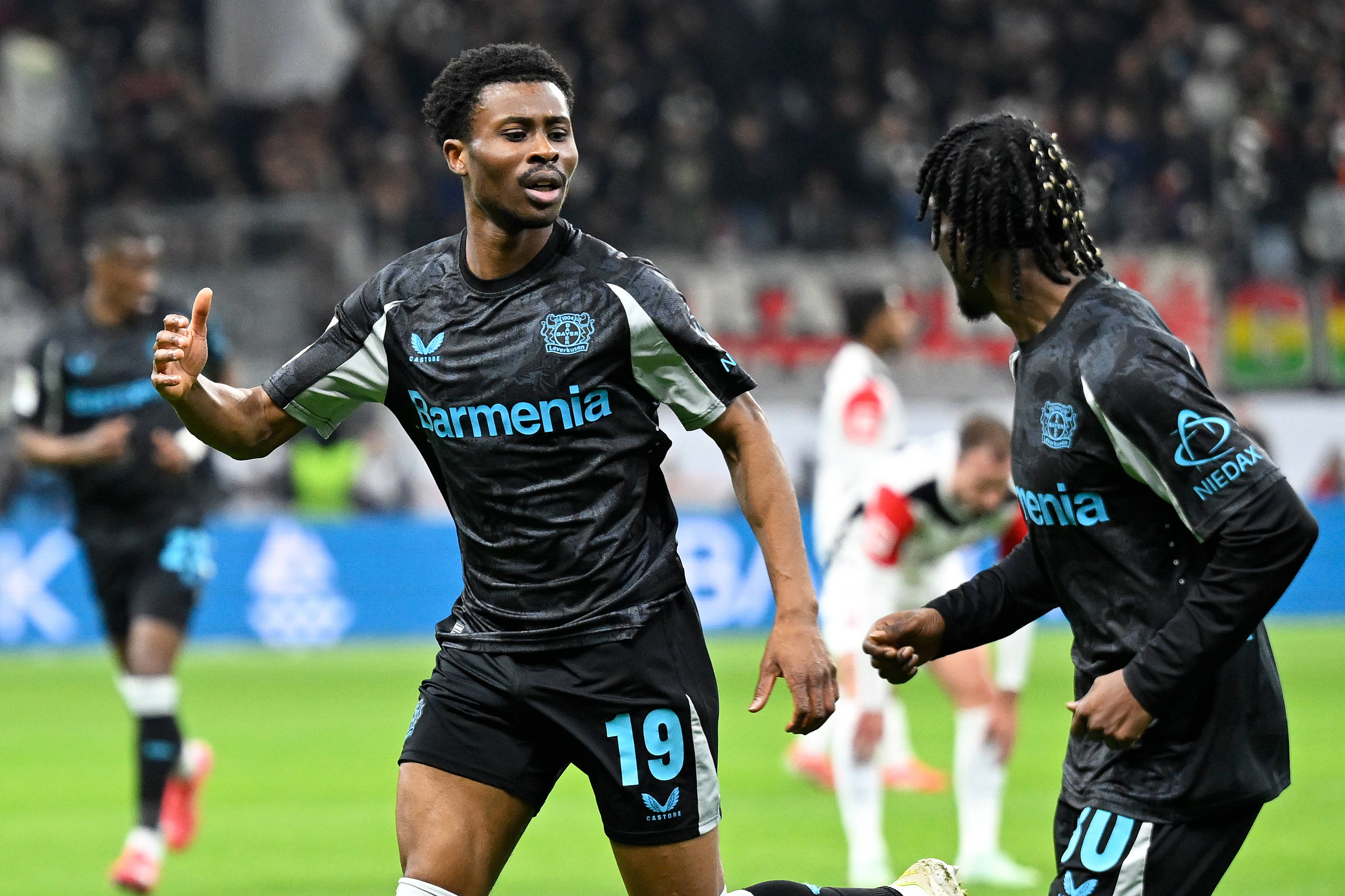 “勒沃库森德甲大胜柏林联合,展现强大实力!” “勒沃库森德甲大胜柏林联合,展现强大实力!”