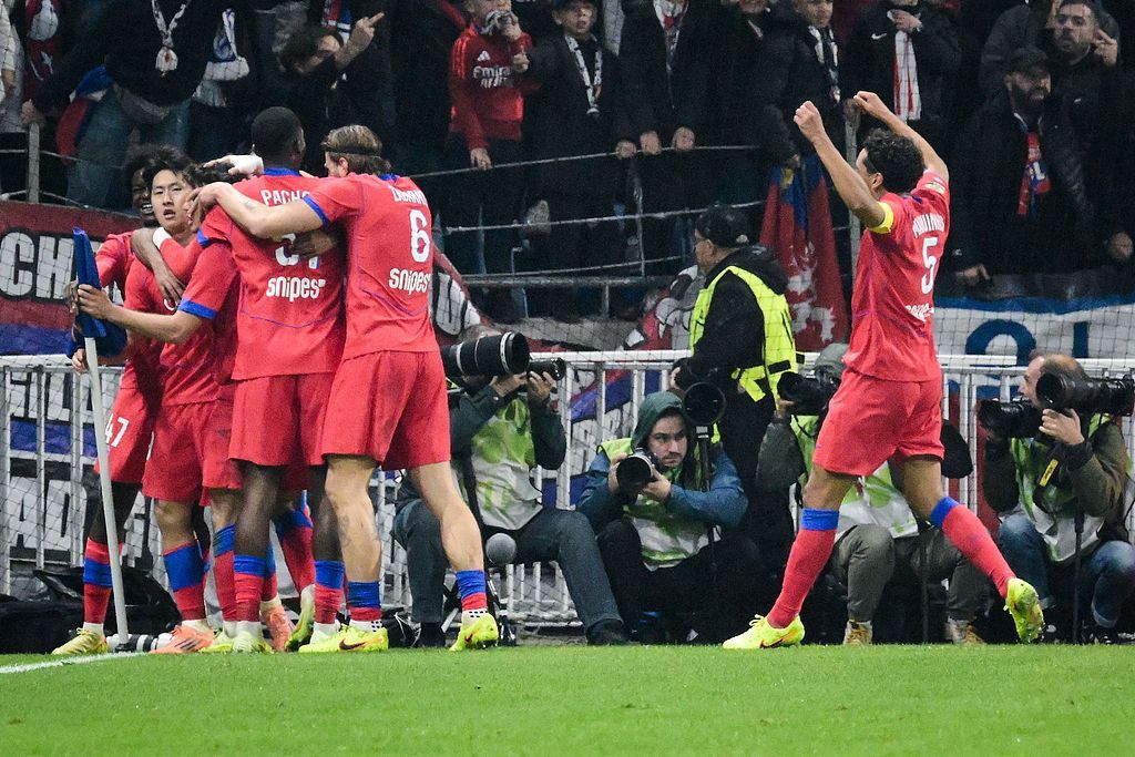 开云体育在线-马赛完胜曼城，莱万带队取胜的简单介绍